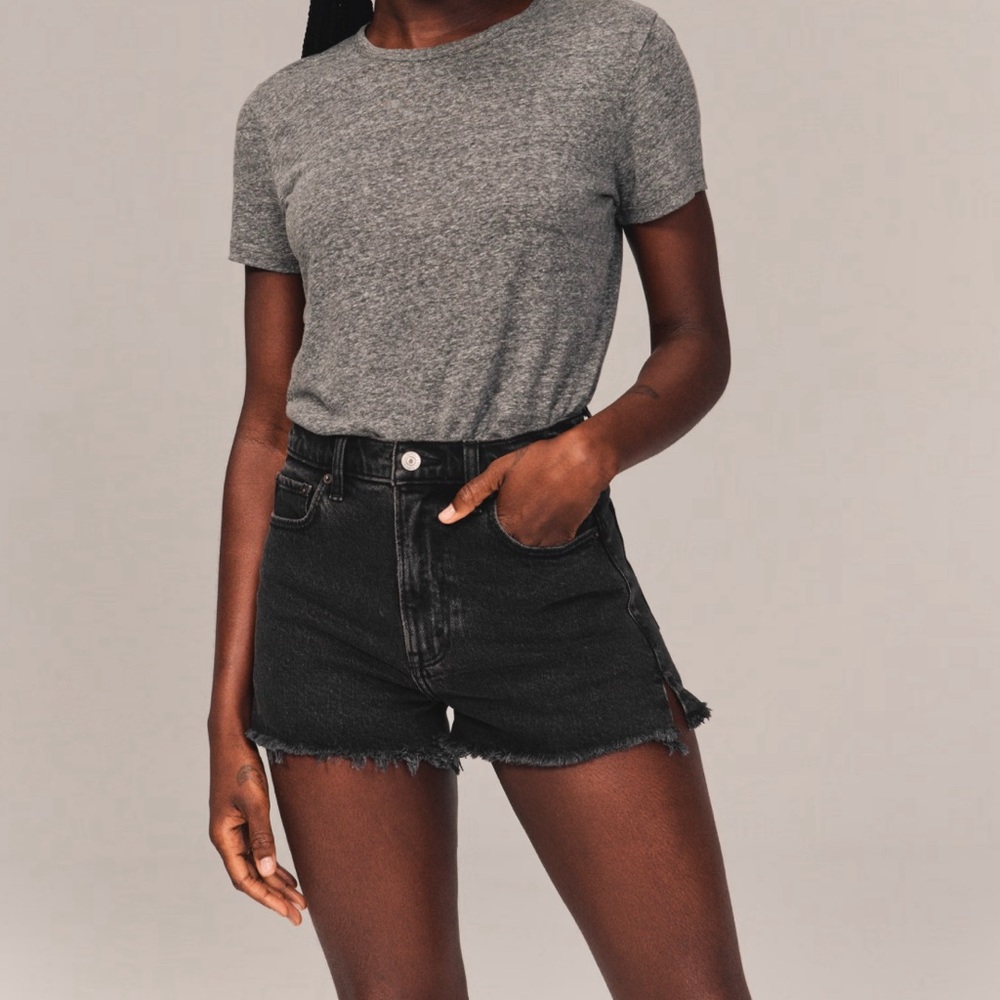 Women’s Abercrombie & Fitch High Rise Mom Short in Size 27